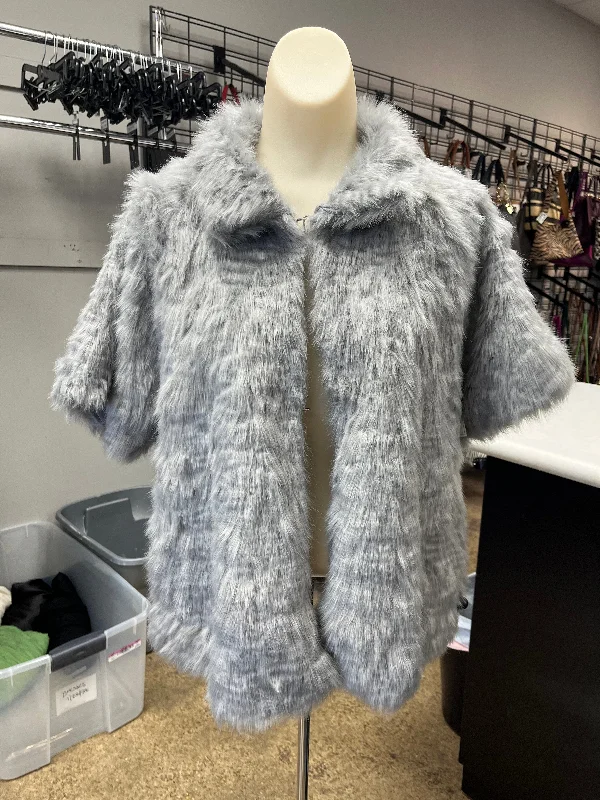 Jacket Faux Fur & Sherpa By Clothes Mentor In Grey, Size:S