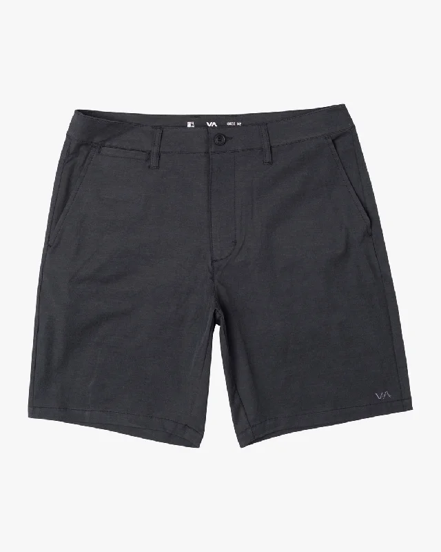 Back In 19" Hybrid Shorts - Black